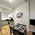 Spacious And Elegant Apartment